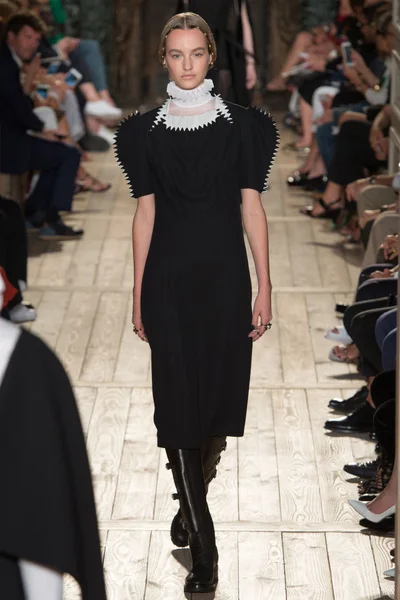 Look 13